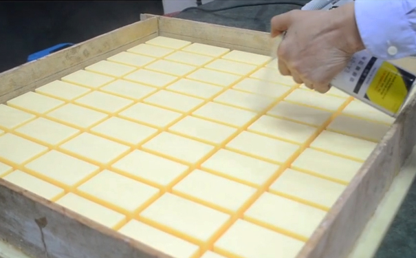 模具硅橡膠操作為什么要用脫模劑？